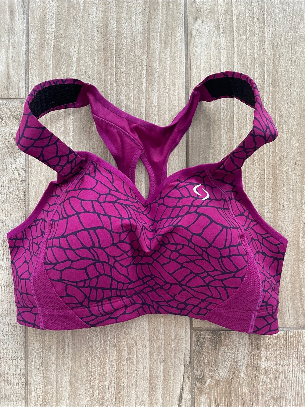 Moving Comfort magenta and navy giraffe print sports bra, size 34D, EUC